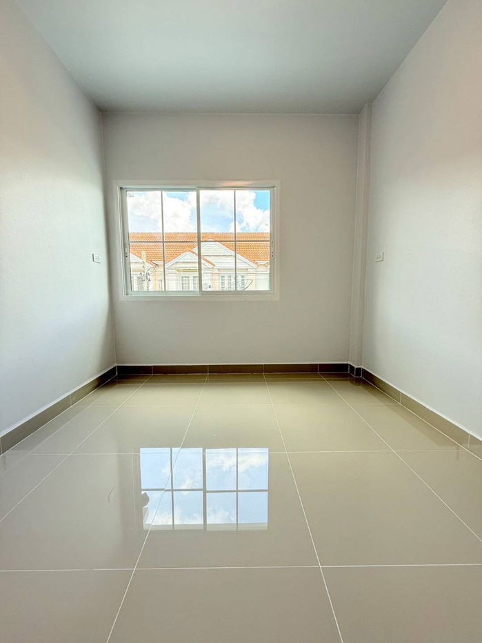 รูป ขายทาวน์เฮ้าส์ 2 ชั้น ทิพย์พิมานการ์เด้น บ้านกล้วย–ไทรน้อย ตกแต่งใหม่ สวยพร้อมอยู่ แถมแอร์ 2 เครื่อง เฟอร์นิเจอร์ครบเซ็ต ราคา 2.19 ล้านบาท ฟรีโอน - รูปที่ 11/14