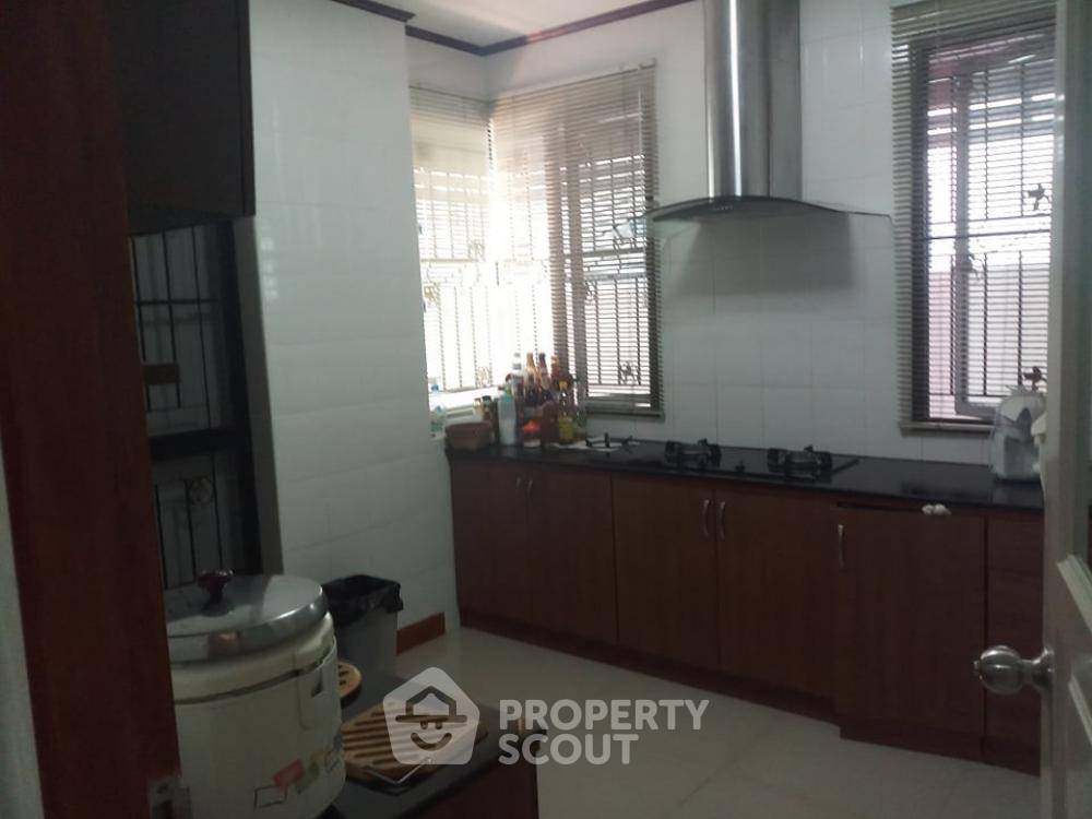 picture 3-BR House at Lake View Park Bangna in Dokmai (ID 1460813) - 5/12