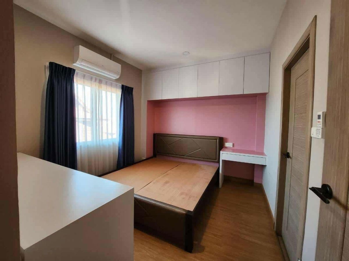 picture Two storey house for rent with 2 bedrooms,3 toilets and 2 kitchens.  - 11/16