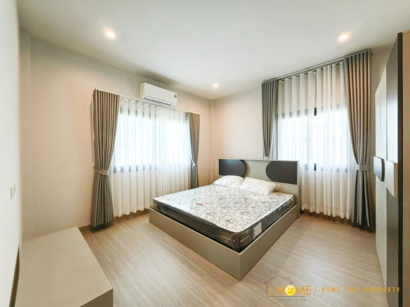 picture Two storey house for rent with 4 bedrooms,3 toilets and 2 kitchens.  - 31/43