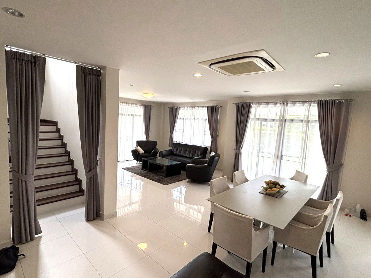 picture  Two storey house for rent with 5 bedrooms,5 toilets and 1 kitchen.  - 6/25