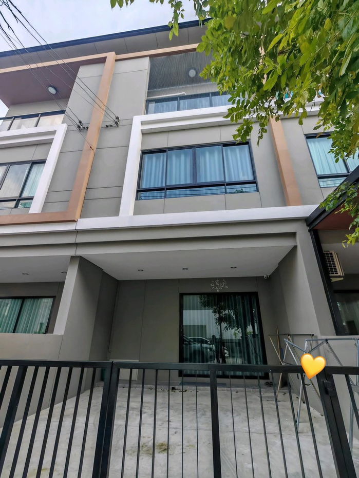 picture Townhome for Rent – Premium Place Phahonyothin–Ramintra 3-storey townhome with 4 bedrooms in a prime location near BTS Sai Yud and Saphan Mai. - 1/17