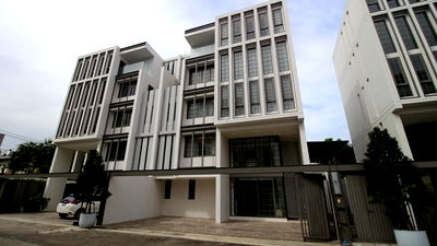 Twin houses for sale Bangkok : Baan U Charoen Eastville: Luxury semi-detached houses and townhomes next to Central Eastville.