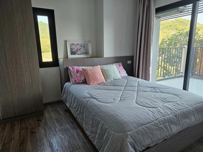 ให้เช่า ไนท์บริดจ์ ดิโอเชียน ศรีราชา ห้องมุม  วิวเขา 2 ห้องนอน  2 ห้องน้ำ เพียง  20,000 บาท 