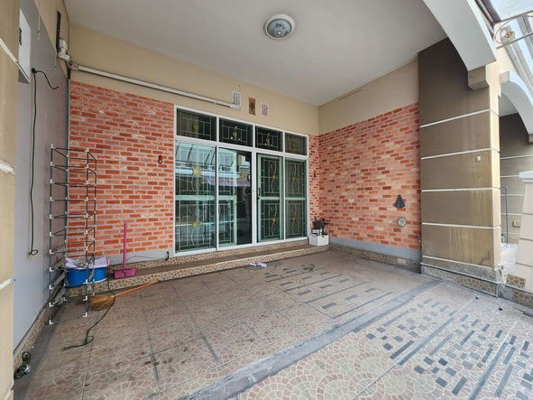 picture FOR SALE  TOWNHOUSE PROPERTY  2990000 BAHT. - 2/8