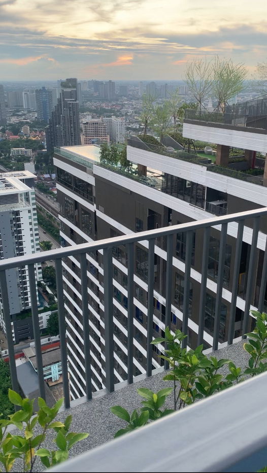 รูป คอนโด 2 ห้องนอน ติดรถไฟฟ้า 0 เมตร ใกล้ห้างดัง ราคาต่ำกว่าตลาด พื้นที่กว้างเป็นสัดส่วน พื้นที่ส่วนกลางครบครัน - รูปที่ 33/41