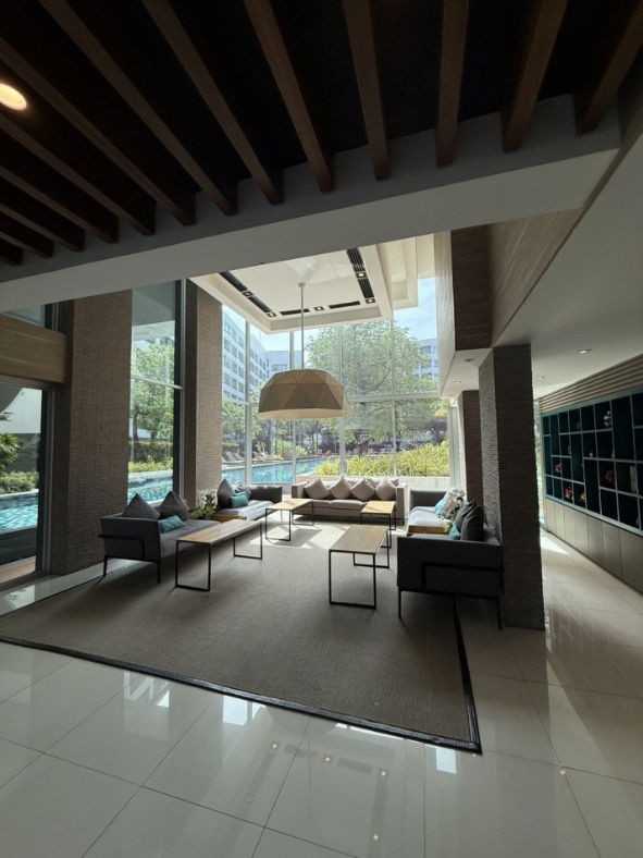 picture Condo for sale, cheapest price, 1 bedroom, Elio Del Ray Sukhumvit 64, swimming pool view, near BTS Punnawithi, Udomsuk, 4th floor - 7/11