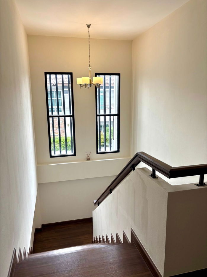 picture  Two storey house for rent with 5 bedrooms,5 toilets and 1 kitchen.  - 23/25