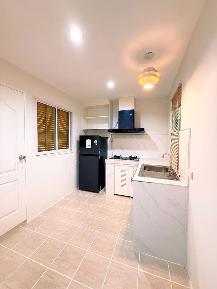 รูป บ้านแฝด ทรงโมเดิร์น แต่งใหม่ รีโนเวทพร้อมอยู่ ในซอยเนินพลับหวาน - รูปที่ 9/22