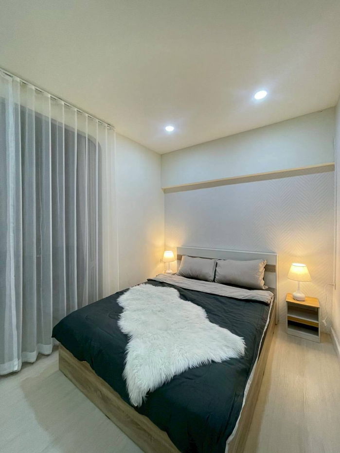 รูป ให้เช่าด่วน พีพี คอนโดเฟอร์ครบ กั้นห้องนอนห้องนั่งเล่น มีที่ตากผ้าระเบียง 8000/เดือน  - รูปที่ 4/11