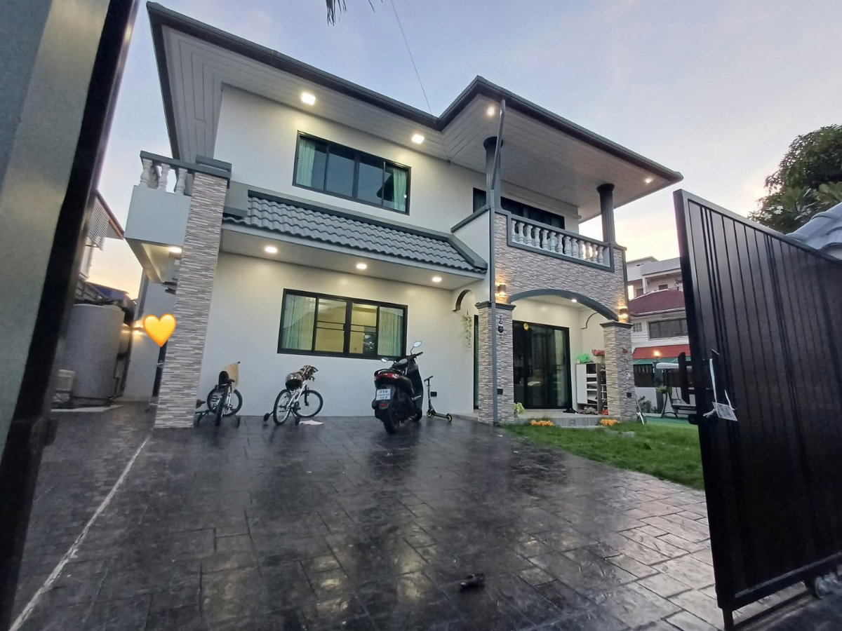 Single House for Rent – Thanthong Village, Chalermprakiat R.9 Soi 54 Large house on 64 sq.w., newly renovated, fully furnished and r near Mega Bangna