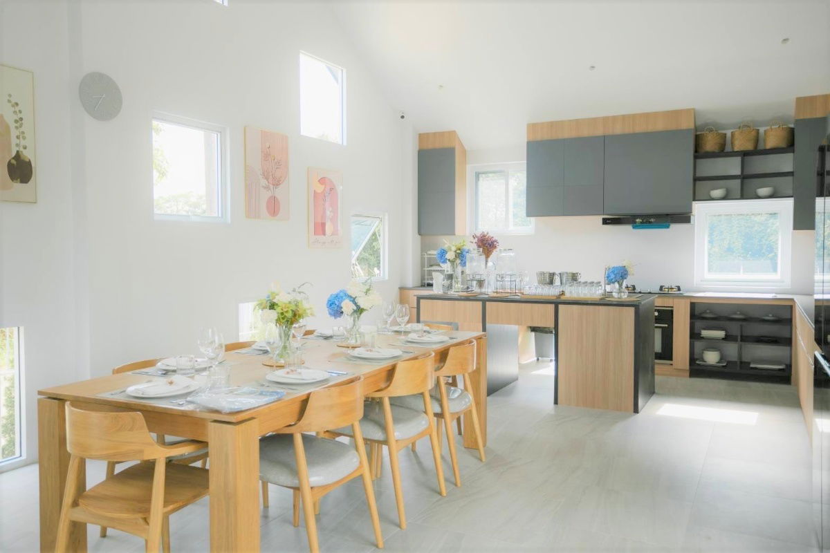 picture Two-storey Pool Villa for rent with 5 bedrooms, 5 bathrooms, 1 living room, 2 kitchens.   - 9/30