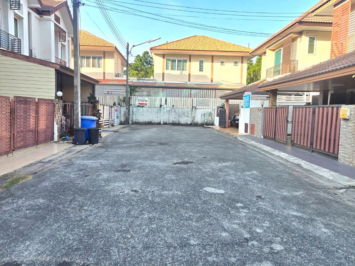 รูป บ้านแฝด ตกแต่งรีโนเวทใหม่ กว้างขวาง ทำเลดี เดินทางสะดวก หมู่บ้าน บุณฑริก นิวสไตล์   ต.ลาดสวาย อ.ลำลูกกา จ.ปทุมธานี  - รูปที่ 37/39