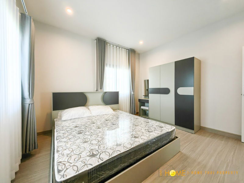 picture Two storey house for rent with 4 bedrooms,3 toilets and 2 kitchens.  - 32/43