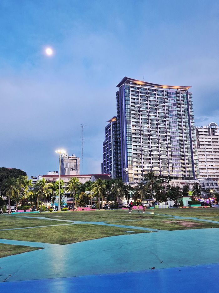 picture Ladda Plus Sriracha, Sriracha,public park, Phyathai Hospital, close to the sea of Koh Roy, Somdej Phra Si Racha Hospital, and Central Sriracha. - 17/18
