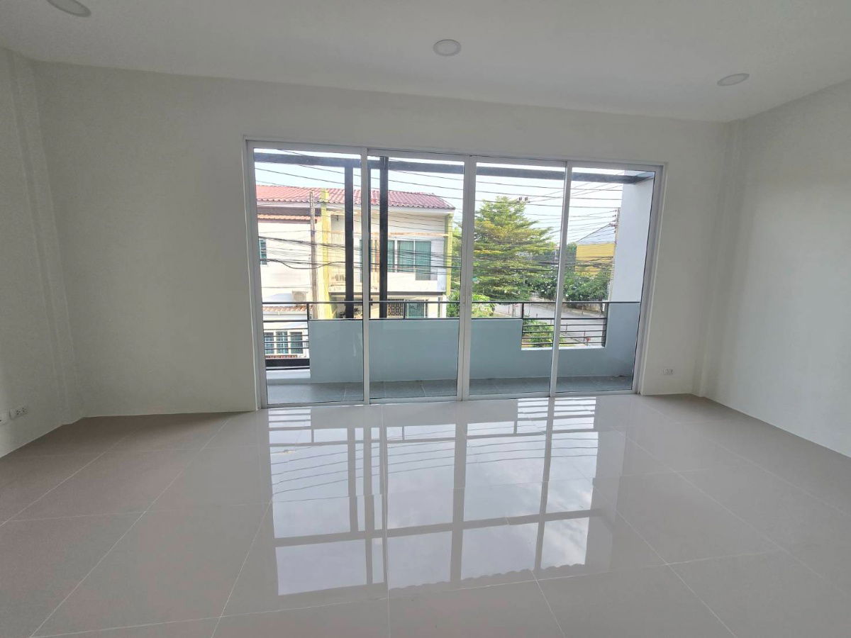 รูป ทาวน์เฮ้าส์ รีโนเวทใหม่ The Trust Town Wongwaen–Lam Luk Ka : เดอะทรัสต์ ทาวน์ วงแหวน–ลําลูกกา ซอยบึงคําพร้อย ปทุมธานี พร้อมอยู่ ทำเลดี ราคาถูกคุ้ม - รูปที่ 12/22