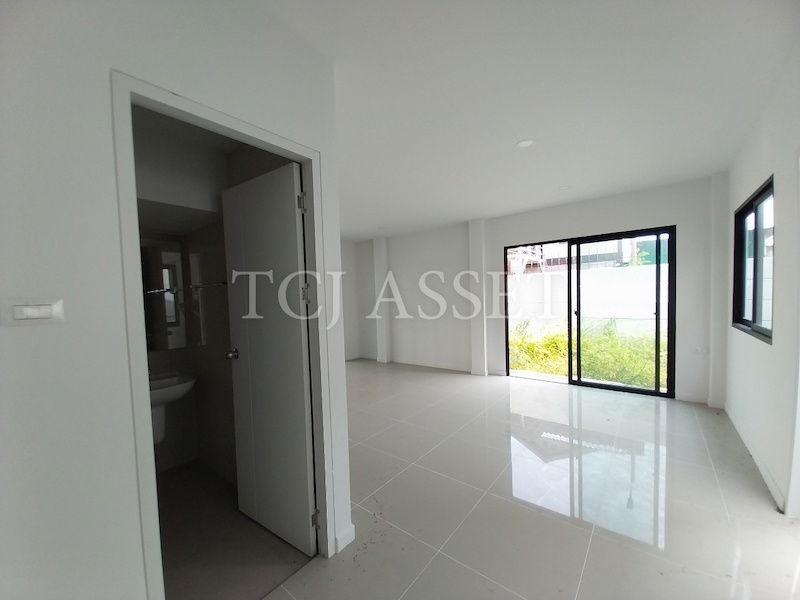 รูป ขาย ทาวน์เฮ้าส์ 3 ชั้น ม.ลุมพินี ทาวน์เพลส สุขุมวิท-ศรีนครินทร์ - รูปที่ 4/13