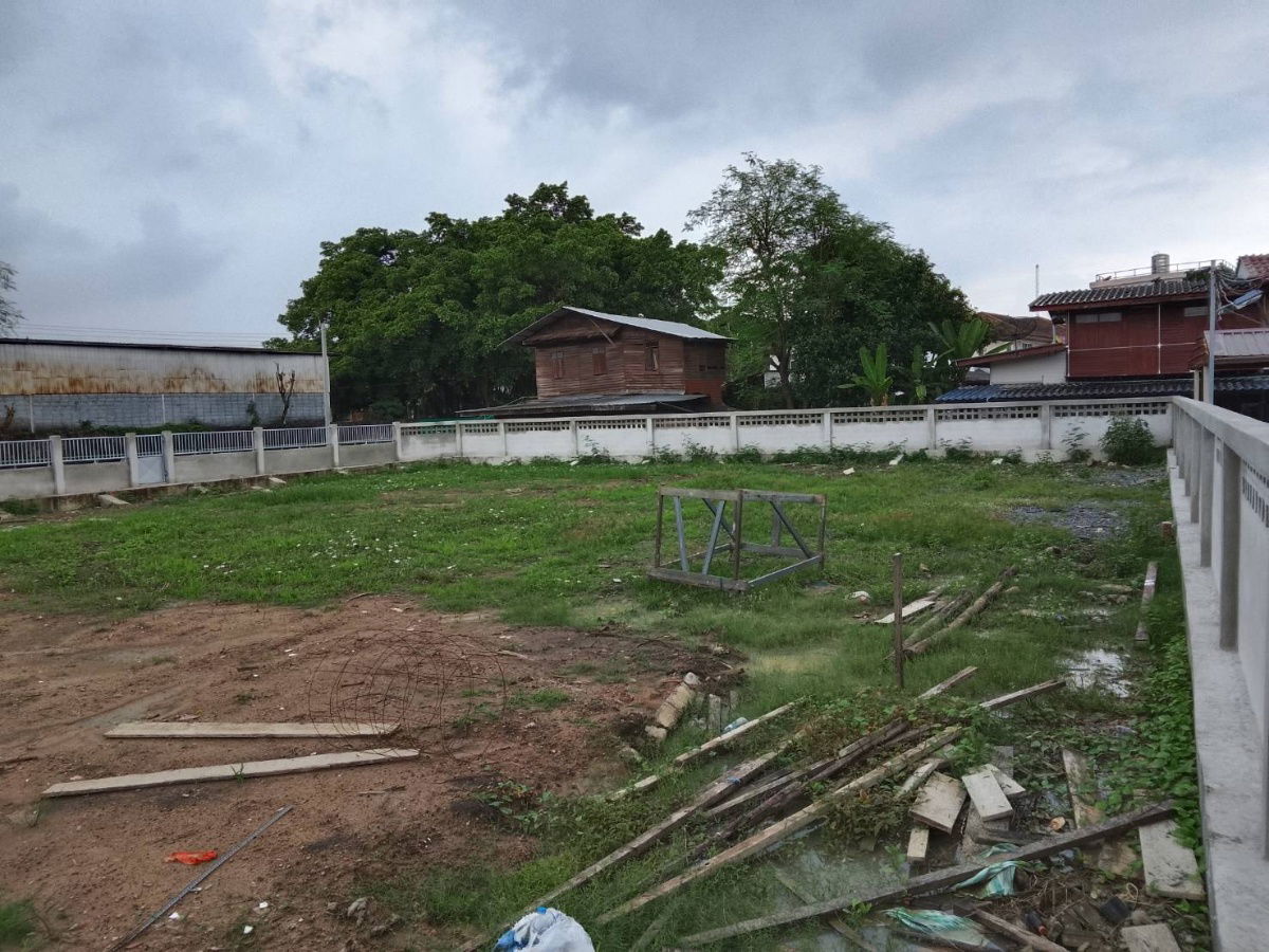 picture Land for Sale – Filled Land with Fencing, 260 sq.wah, Soi Bang Waek 61, Phasi Charoen District, Phutthamonthon Sai 1, Bangkok. Beautiful Plot. - 8/18