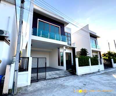 บ้านเดี่ยว วิทยาลัยเชียงใหม่บริหารธุรกิจนานาชาติ : ขายบ้านเดี่ยวสองชั้น   4 ห้องนอน  4 ห้องน้ำ   1 ห้องครัว