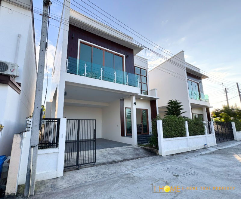 รูป ขายบ้านเดี่ยวสองชั้น 4 ห้องนอน 4 ห้องน้ำ 1 ห้องครัว - รูปที่ 1/37