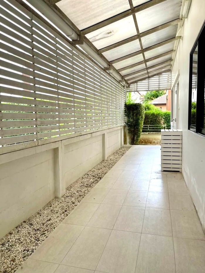 picture  Two storey house for rent with 5 bedrooms,5 toilets and 1 kitchen.  - 8/25