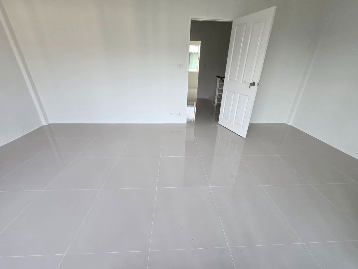 รูป ทาวน์เฮ้าส์ รีโนเวทใหม่ The Trust Town Wongwaen–Lam Luk Ka : เดอะทรัสต์ ทาวน์ วงแหวน–ลําลูกกา ซอยบึงคําพร้อย ปทุมธานี พร้อมอยู่ ทำเลดี ราคาถูกคุ้ม - รูปที่ 15/22