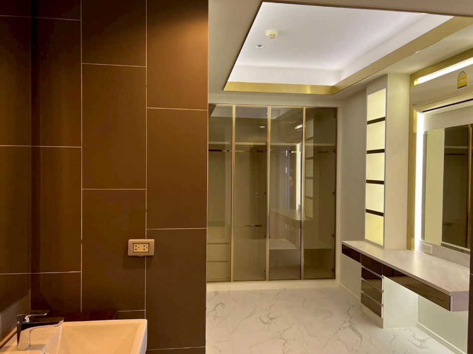 picture LTH13611 – Condo for Sale | C Ekkamai | 65.51 sqm | 1 Bed 1 Bath | Near BTS Ekkamai |14.5 MB |  - 1/9