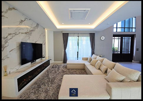 For rent: Grand Bangkok Boulevard, Krungthep Kreetha (112.5 sq wah), 4 bedrooms, 5 bathrooms, beautifully decorated, ready to move in.