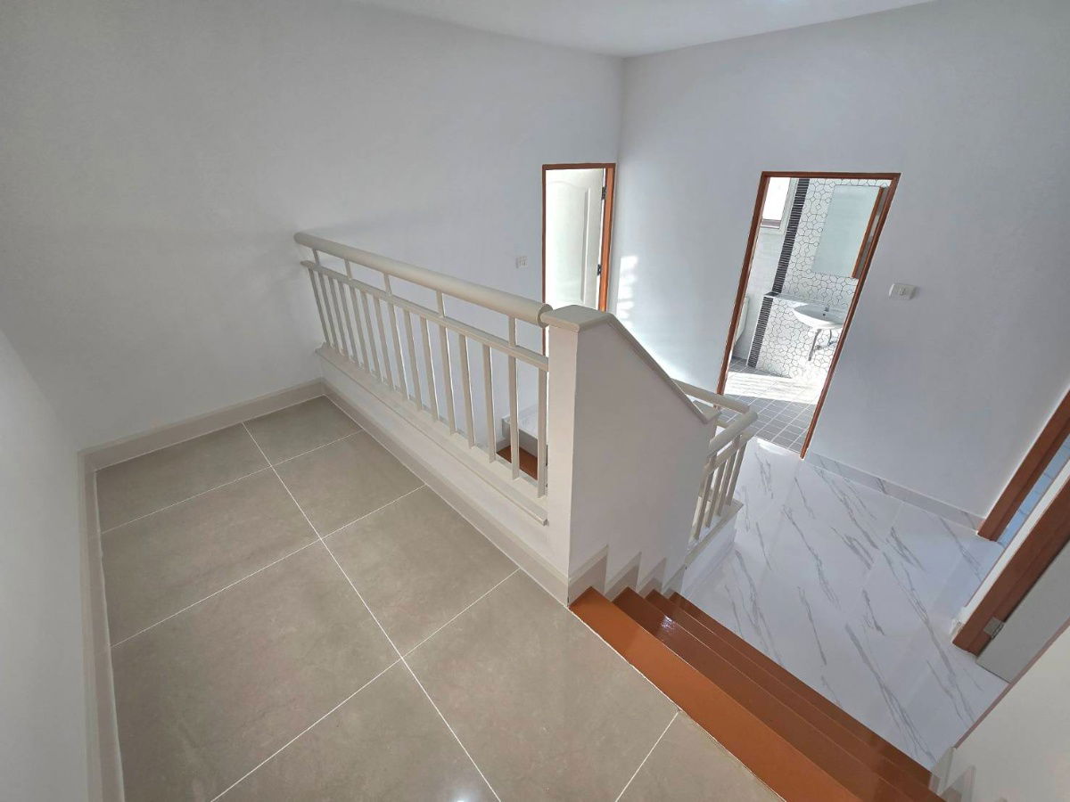 รูป บ้านแฝด ตกแต่งรีโนเวทใหม่ กว้างขวาง ทำเลดี เดินทางสะดวก หมู่บ้าน บุณฑริก นิวสไตล์   ต.ลาดสวาย อ.ลำลูกกา จ.ปทุมธานี  - รูปที่ 29/39