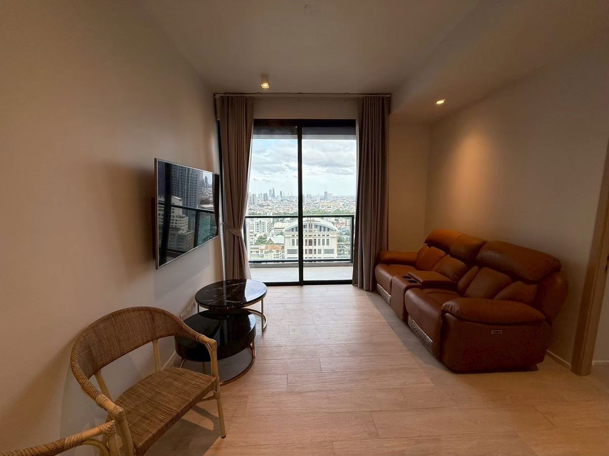 picture The Lofts Silom【𝐒𝐄𝐋𝐋 & 𝐑𝐄𝐍𝐓】🔥1 BED in cream-brown tones. Have fun decorating your room with a premium minimalist🔥 Contact Line ID: @hacondo - 3/9