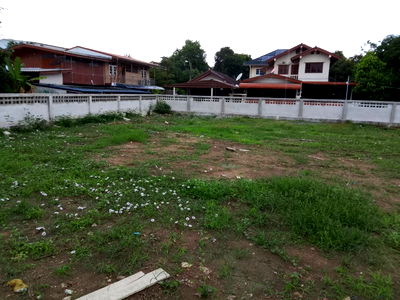 Land for sale Thonburi Vocational College : Land for Sale – Filled Land with Fencing, 260 sq.wah, Soi Bang Waek 61, Phasi Charoen District, Phutthamonthon Sai 1, Bangkok. Beautiful Plot.