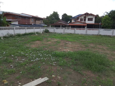 Land for Sale – Filled Land with Fencing, 260 sq.wah, Soi Bang Waek 61, Phasi Charoen District, Phutthamonthon Sai 1, Bangkok. Beautiful Plot.