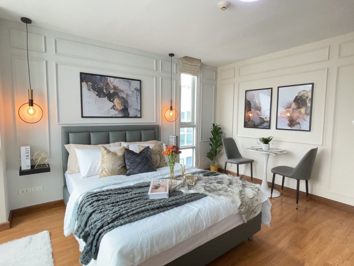 picture For Sell at The Kiss Express 2 - 1/4