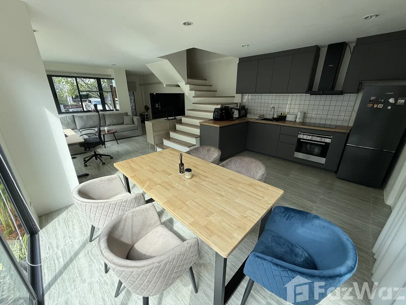 Townhouses for sale : Modern newly renovated Corner Townhouse with garden 5332325