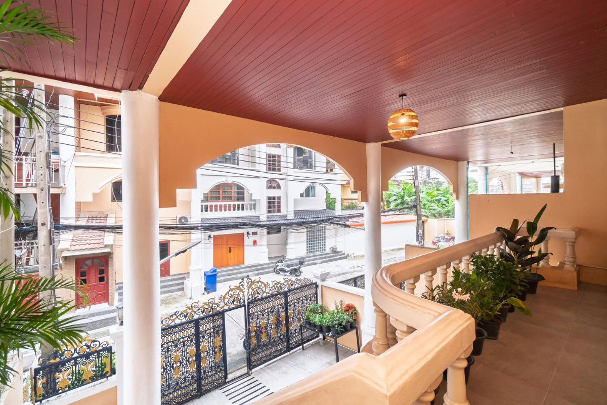 picture Luxury Townhome for Rent – Tropical House, Thonglor Soi 25 5-storey townhome with 5 beds and 5 bathrooms in the heart of Thonglor.  fully furnished  - 15/20