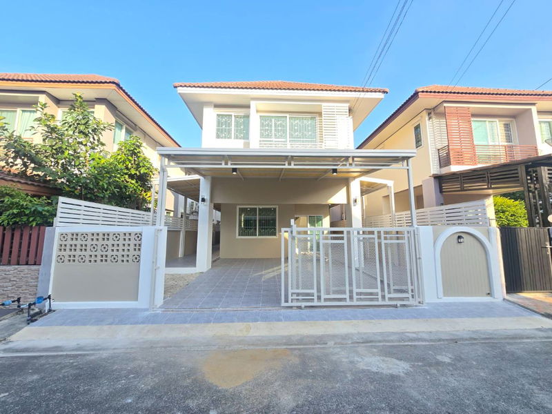 ขายบ้านแฝด : บ้านแฝด ตกแต่งรีโนเวทใหม่ กว้างขวาง ทำเลดี เดินทางสะดวก หมู่บ้าน บุณฑริก นิวสไตล์ ต.ลาดสวาย อ.ลำลูกกา จ.ปทุมธานี