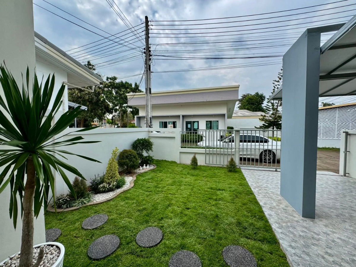 รูป บ้านแฝด ทรงโมเดิร์น แต่งใหม่ รีโนเวทพร้อมอยู่ ในซอยเนินพลับหวาน - รูปที่ 4/22