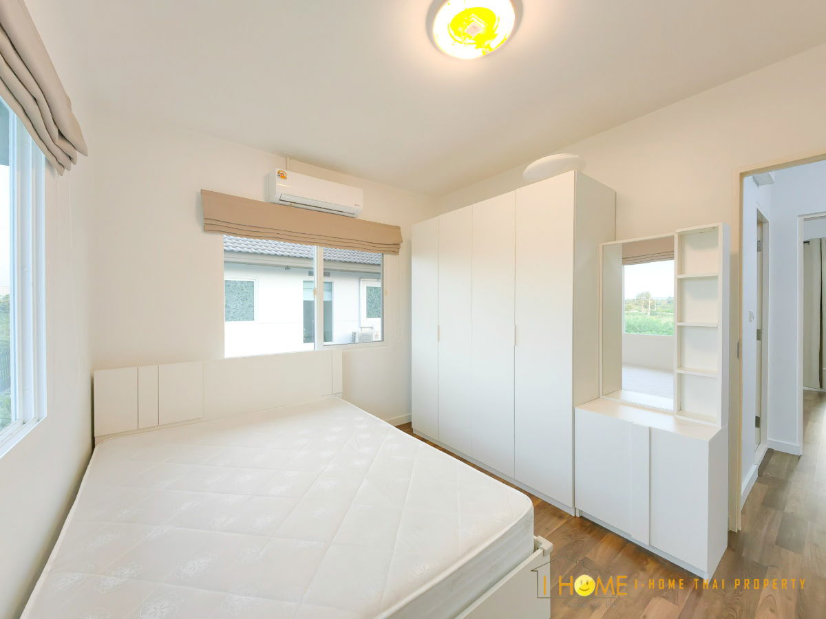 picture  Two storey house for rent with 3 bedrooms,2 toilets and 1 kitchen.  - 18/27