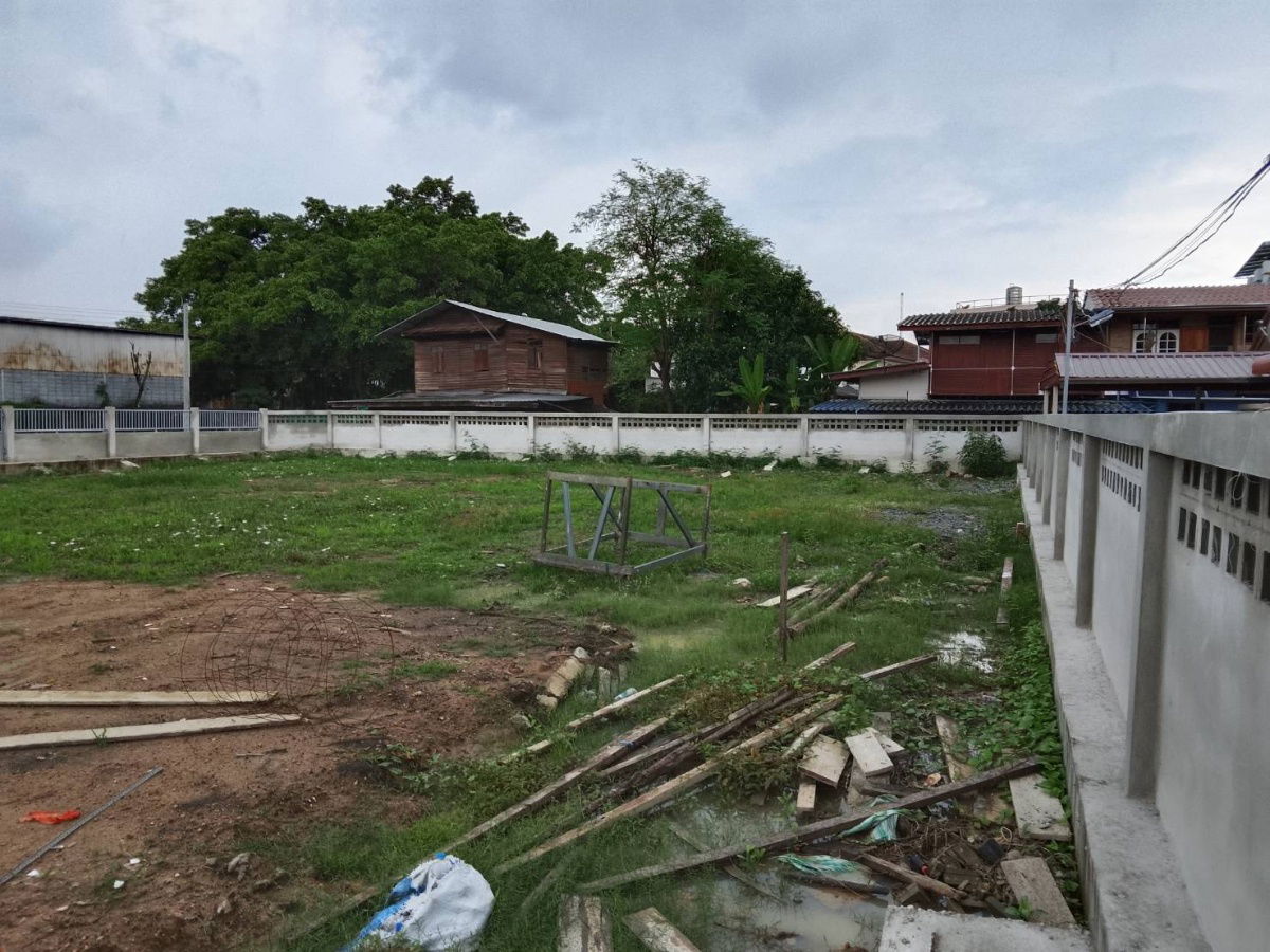 picture Land for Sale – Filled Land with Fencing, 260 sq.wah, Soi Bang Waek 61, Phasi Charoen District, Phutthamonthon Sai 1, Bangkok. Beautiful Plot. - 9/18