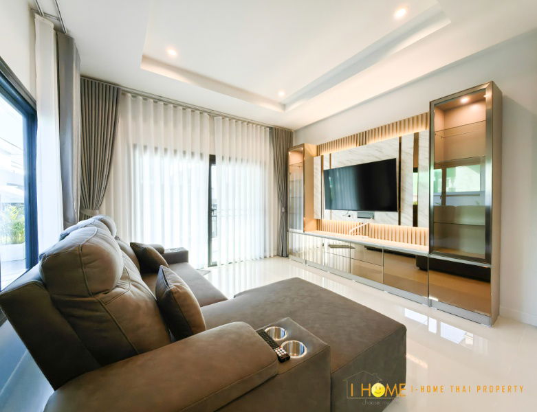 picture Two storey house for rent with 4 bedrooms,3 toilets and 2 kitchens.  - 9/43