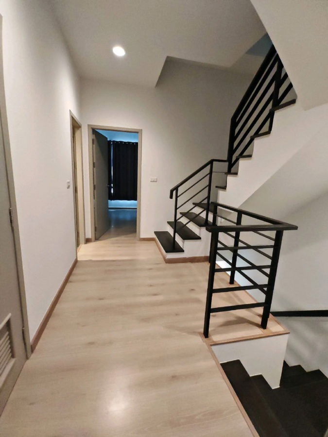 picture Townhome for Rent – Premium Place Phahonyothin–Ramintra 3-storey townhome with 4 bedrooms in a prime location near BTS Sai Yud and Saphan Mai. - 10/17