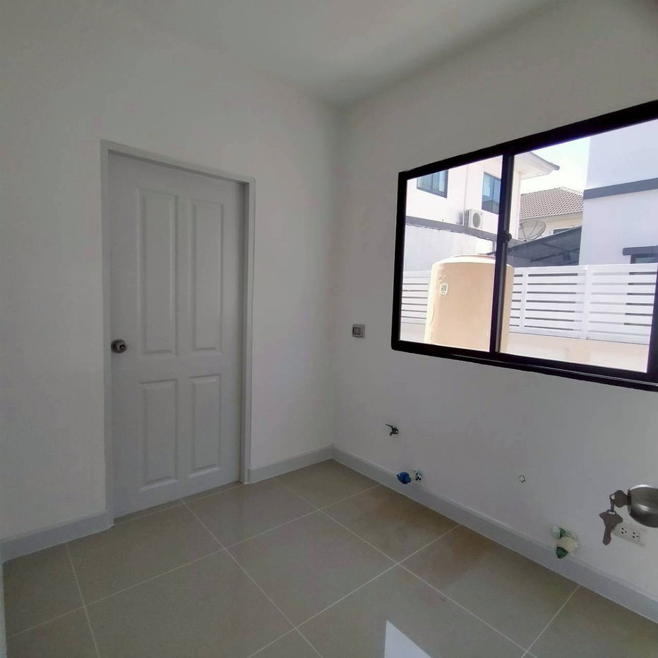 รูป บ้านแฝด ลาดกระบัง หลวงแพ่ง หมู่บ้านโมดิวิลล่า บ้านหลังมุม วิวดี ใกล้สุวรรณภูมิ นัดชม/จอง 085-318-6868 - รูปที่ 2/23