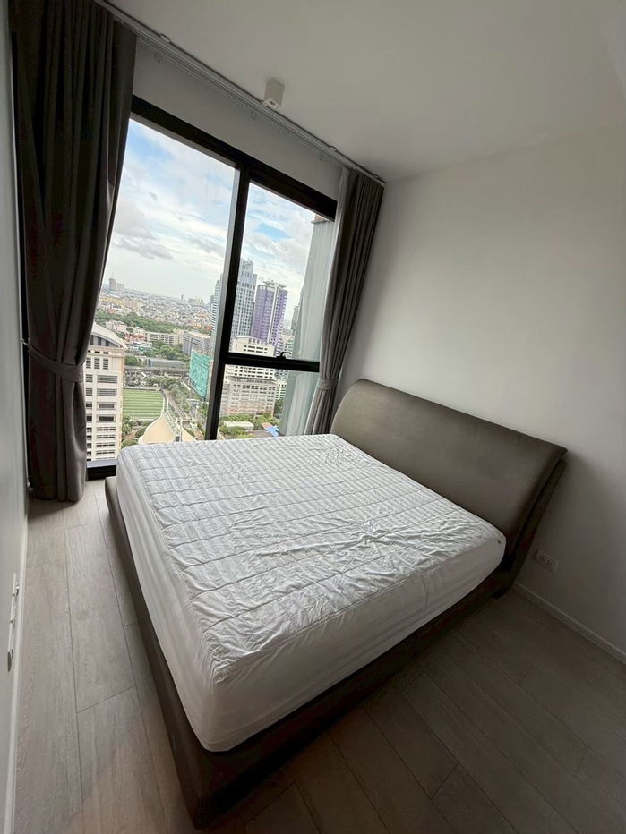 picture The Lofts Silom【𝐒𝐄𝐋𝐋 & 𝐑𝐄𝐍𝐓】🔥1 BED in cream-brown tones. Have fun decorating your room with a premium minimalist🔥 Contact Line ID: @hacondo - 1/9