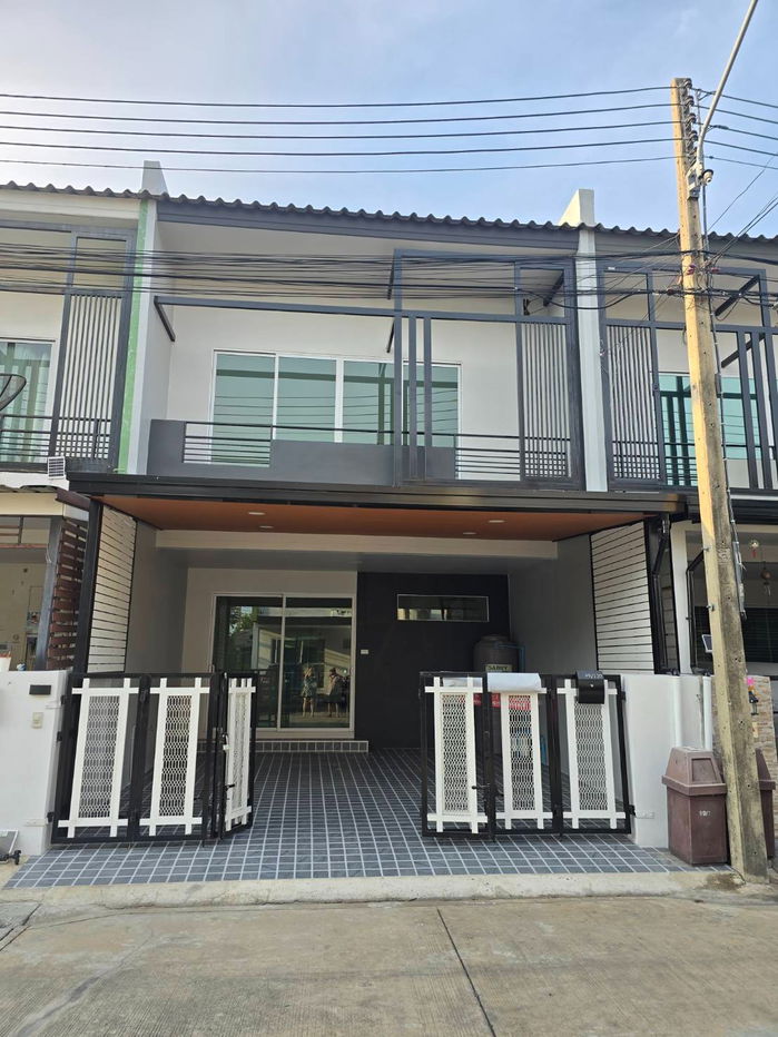 รูป ทาวน์เฮ้าส์ รีโนเวทใหม่ The Trust Town Wongwaen–Lam Luk Ka : เดอะทรัสต์ ทาวน์ วงแหวน–ลําลูกกา ซอยบึงคําพร้อย ปทุมธานี พร้อมอยู่ ทำเลดี ราคาถูกคุ้ม - รูปที่ 1/22