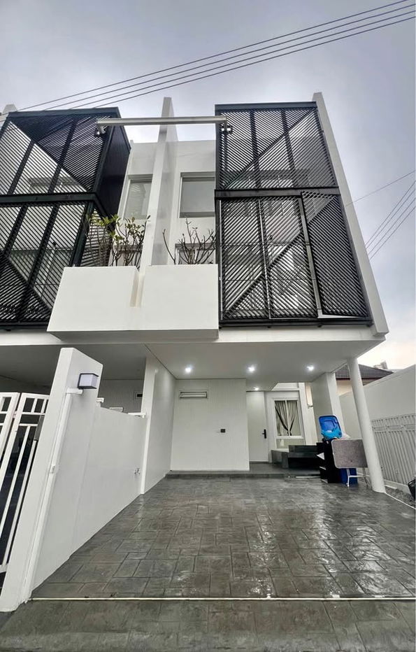 รูป เช่า ให้เช่า ปล่อยเช่า ทาวน์โฮม สุขุมวิท 93 ราคาถูก สนใจ Line: @951qfbfi - รูปที่ 1/26