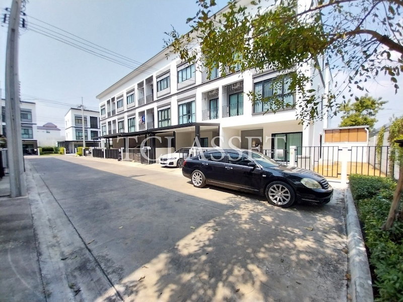 ขายทาวน์โฮม : ขาย ทาวน์เฮ้าส์ 3 ชั้น ม.ลุมพินี ทาวน์เพลส สุขุมวิท-ศรีนครินทร์