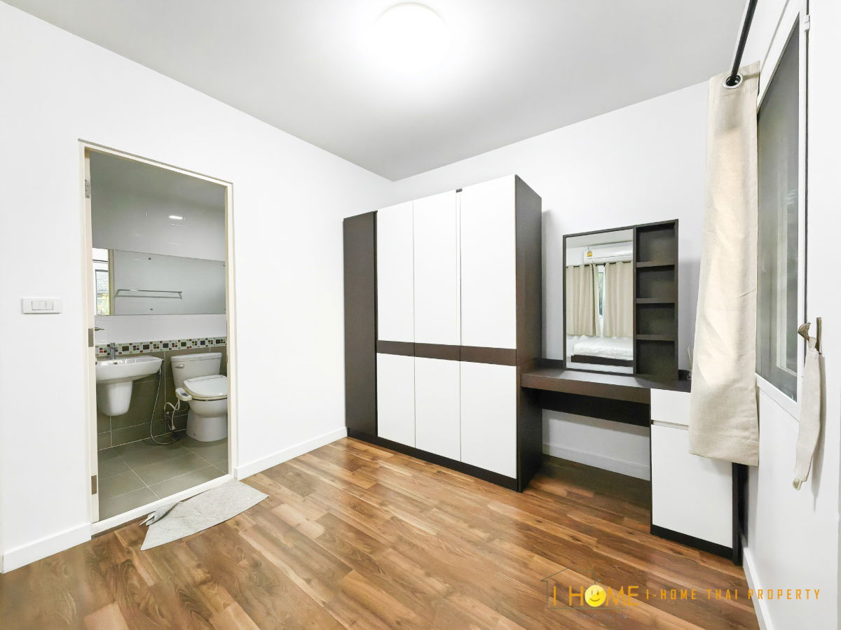 picture  Two storey house for rent with 3 bedrooms,2 toilets and 1 kitchen.  - 26/27