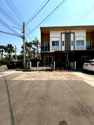 Townhouses for sale Nonthaburi : FOR SALE  TOWNHOUSE PROPERTY  4200000 BAHT.