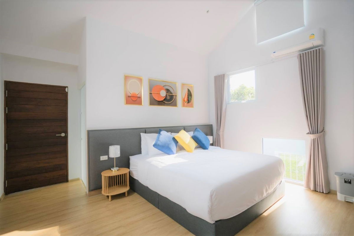 picture Two-storey Pool Villa for rent with 5 bedrooms, 5 bathrooms, 1 living room, 2 kitchens.   - 14/30