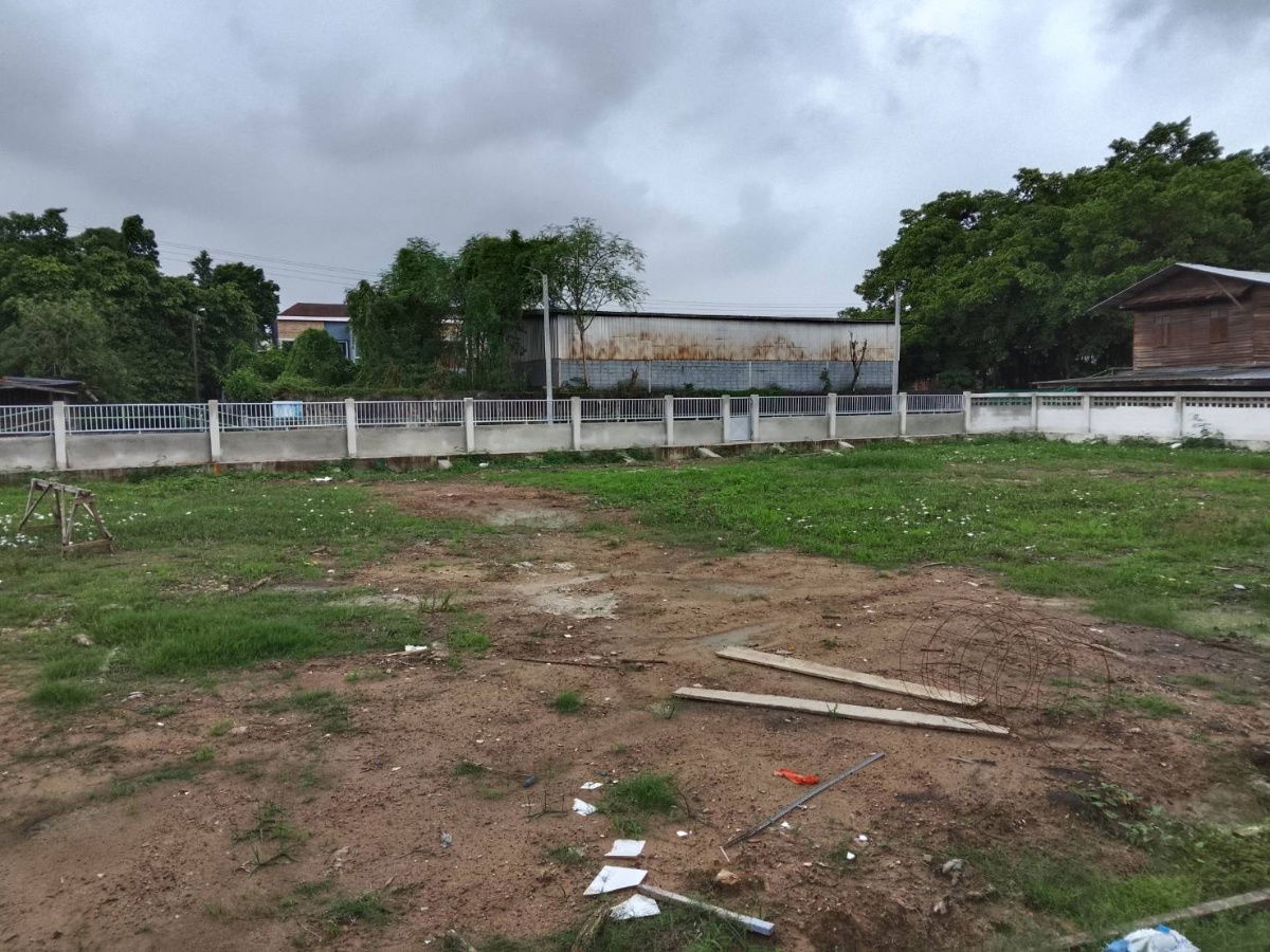 picture Land for Sale – Filled Land with Fencing, 260 sq.wah, Soi Bang Waek 61, Phasi Charoen District, Phutthamonthon Sai 1, Bangkok. Beautiful Plot. - 7/18